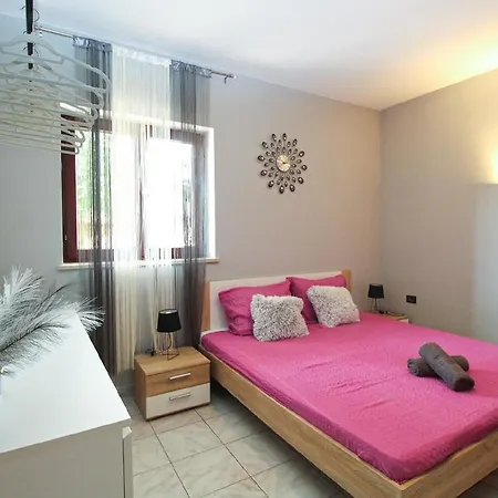 Apartment Ferienwohnung Fuer 3 Personen Ca 35 Qm In Pula, Istrien Istrische Riviera - B62496 Pula
