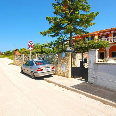Apartment Ferienwohnung Fuer 3 Personen Ca 35 Qm In Pula, Istrien Istrische Riviera - B62496