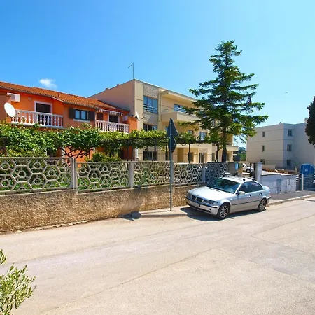 Apartment Ferienwohnung Fuer 3 Personen Ca 35 Qm In Pula, Istrien Istrische Riviera - B62496
